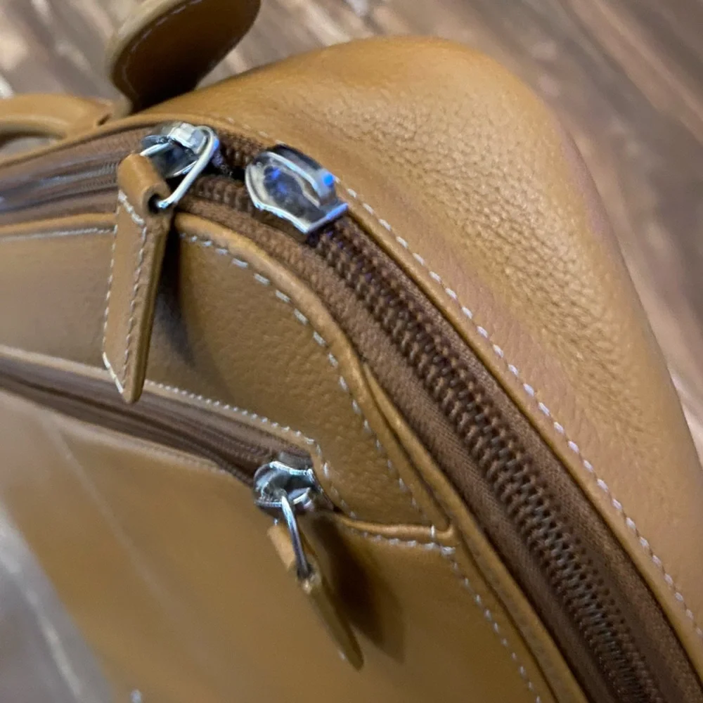 Levenger • Pebble Leather Laptop Case